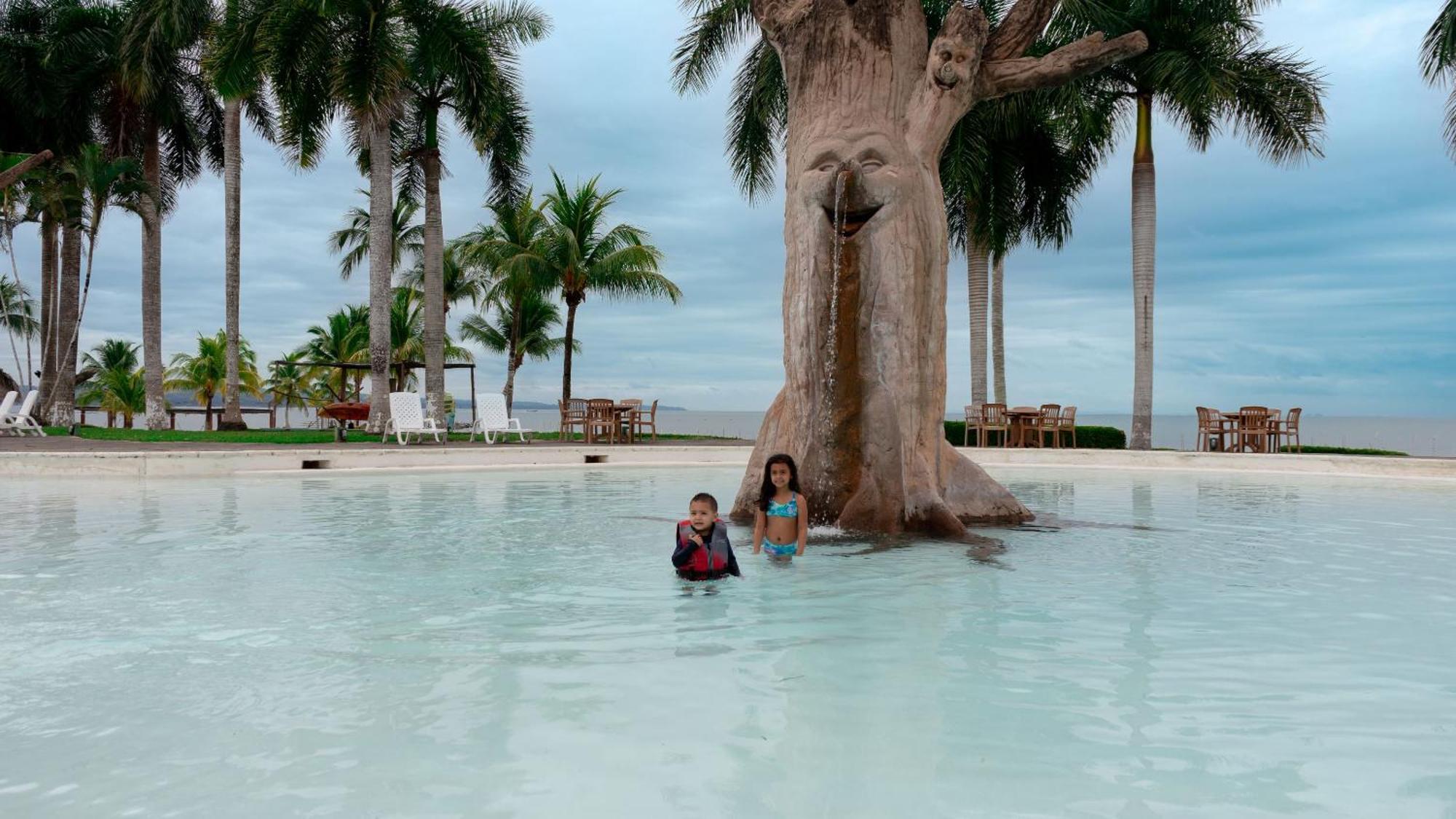 Amatique Bay Hotel プエルト・バリオス エクステリア 写真