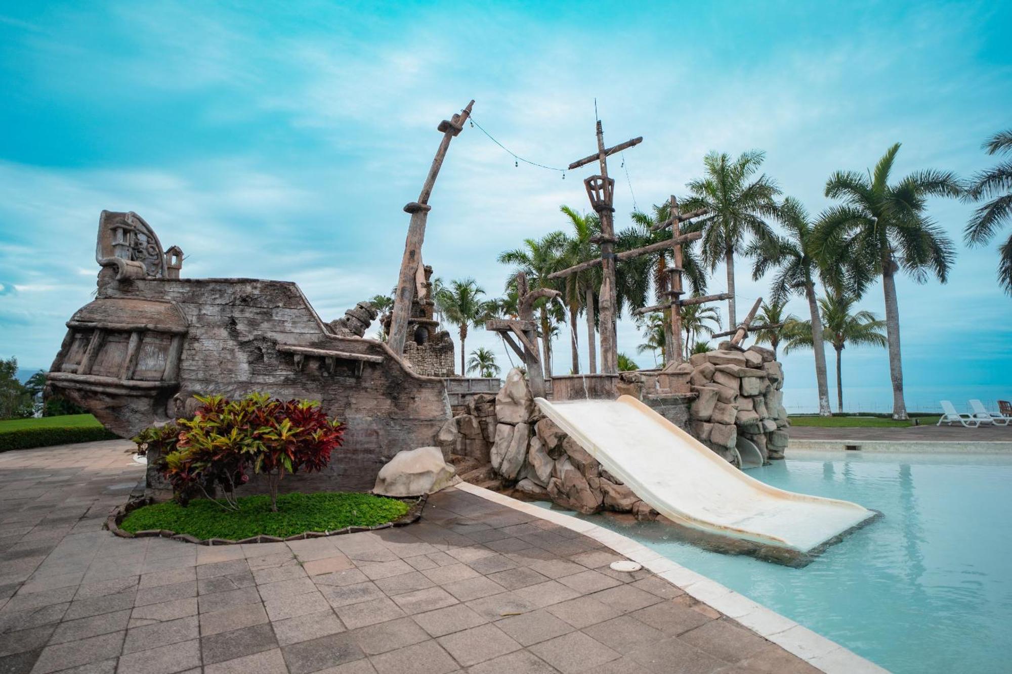 Amatique Bay Hotel プエルト・バリオス エクステリア 写真