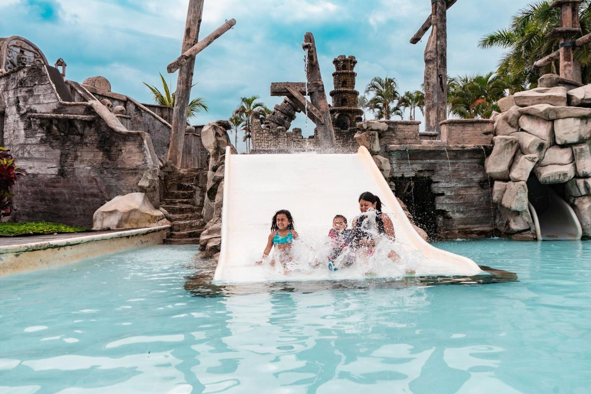 Amatique Bay Hotel プエルト・バリオス エクステリア 写真